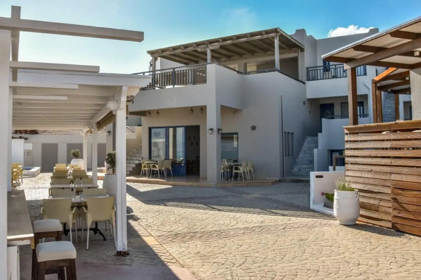 Yria Beach Hotel EXTERIOR