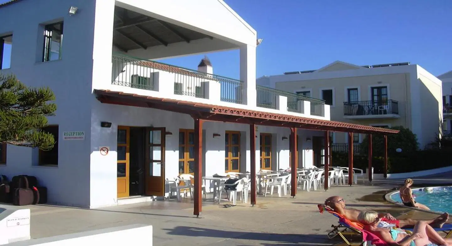 Camari Garden Hotel Apartments EXTERIOR