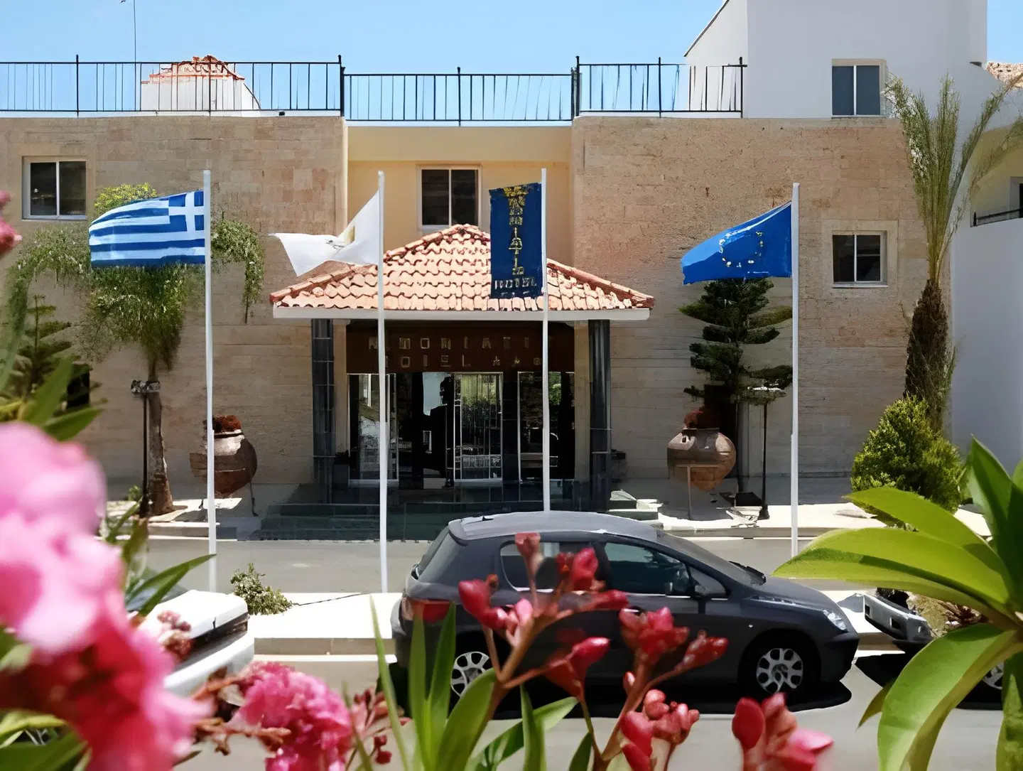M. Moniatis Hotel EXTERIOR