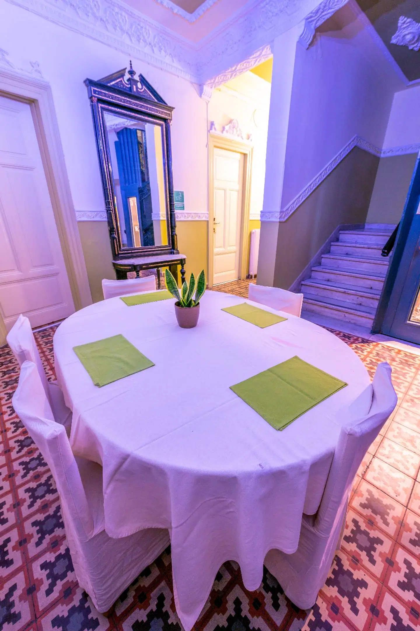 Metropolis Hotel ROOM_EXAMPLE