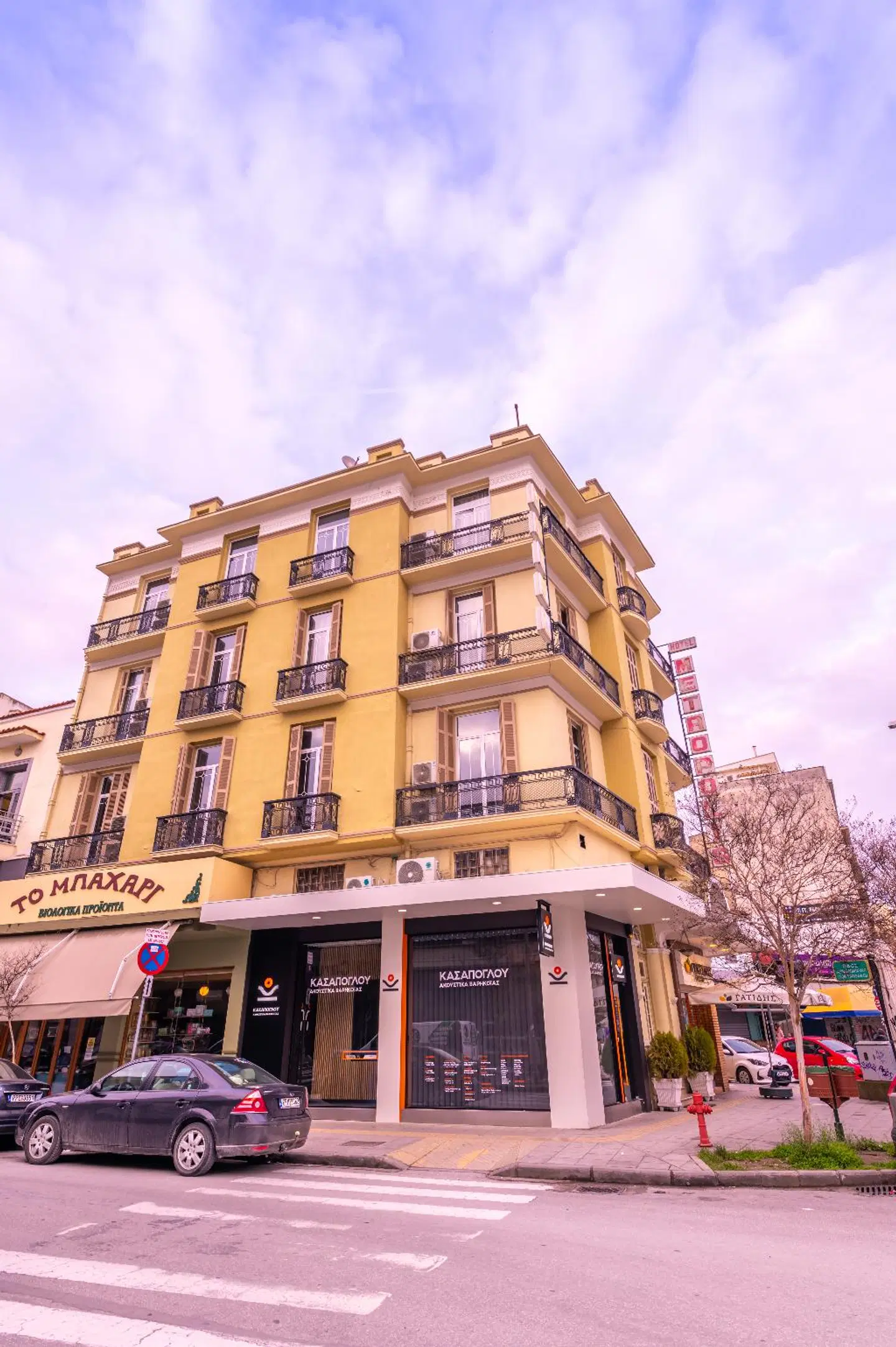 Metropolis Hotel EXTERIOR