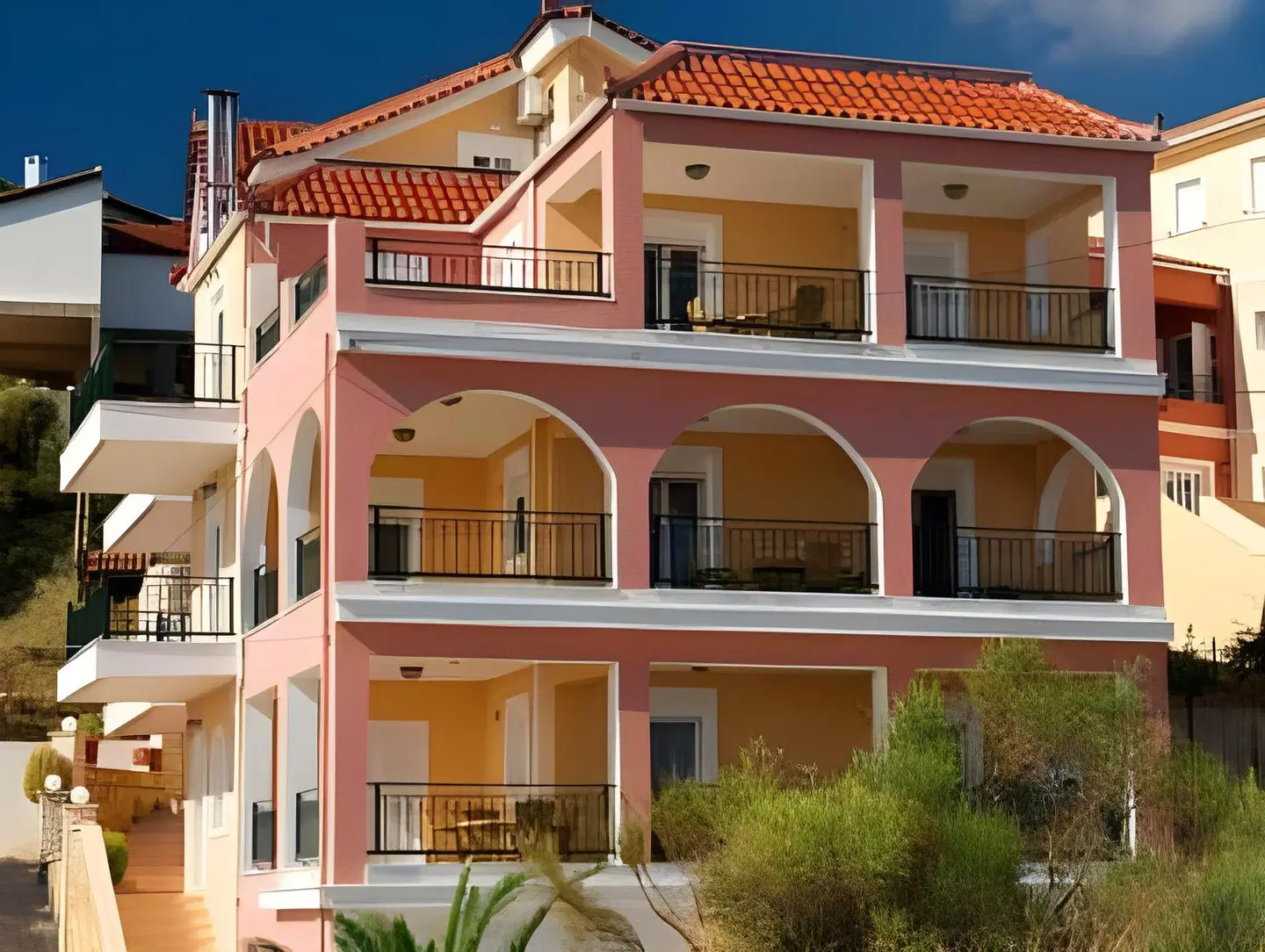 Mari-Christi Apartments EXTERIOR