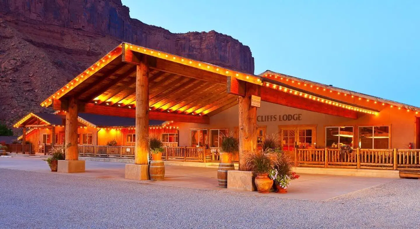 Red Cliffs Lodge EXTERIOR