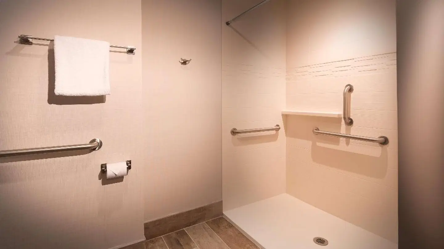 Aiden By Best Western @ Warm Springs Hotel And Event Center Badezimmer