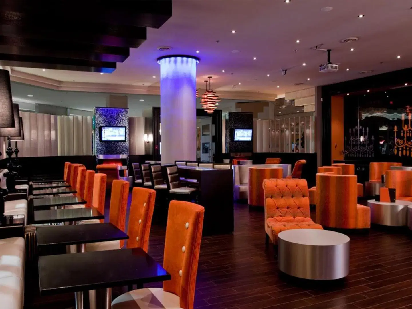 Fantasyland Hotel Bar