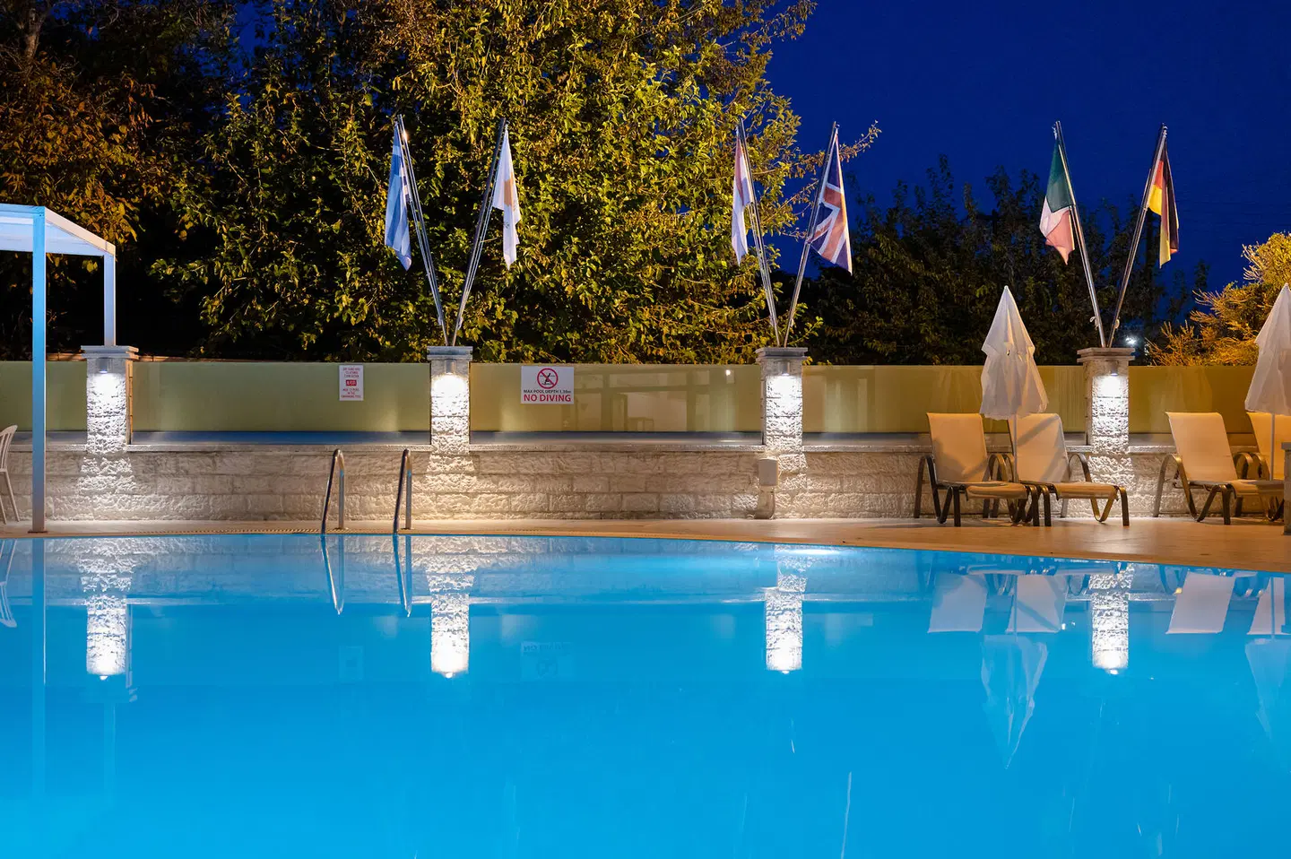 Konstantinos Hotel & Apartments 2 OUTDOOR_POOL