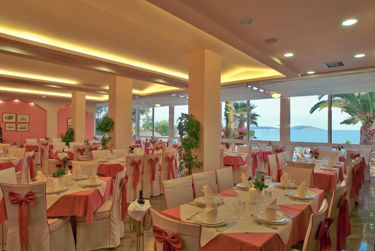 Tolon Holidays Hotel Restaurant