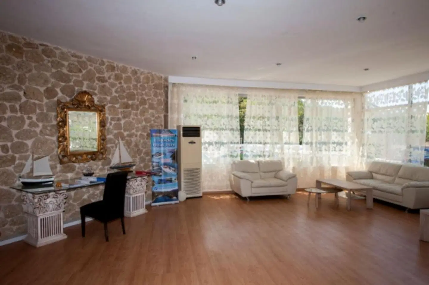 Blue Princess Hotel and Suites Restaurant