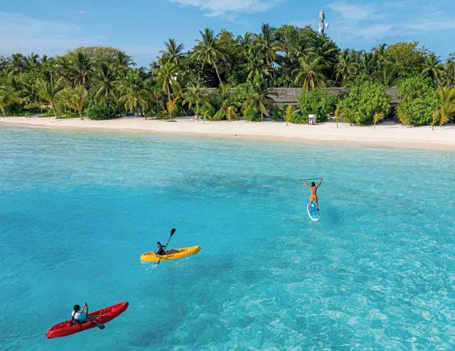 Outrigger Maldives Maafushivaru Resort Strand