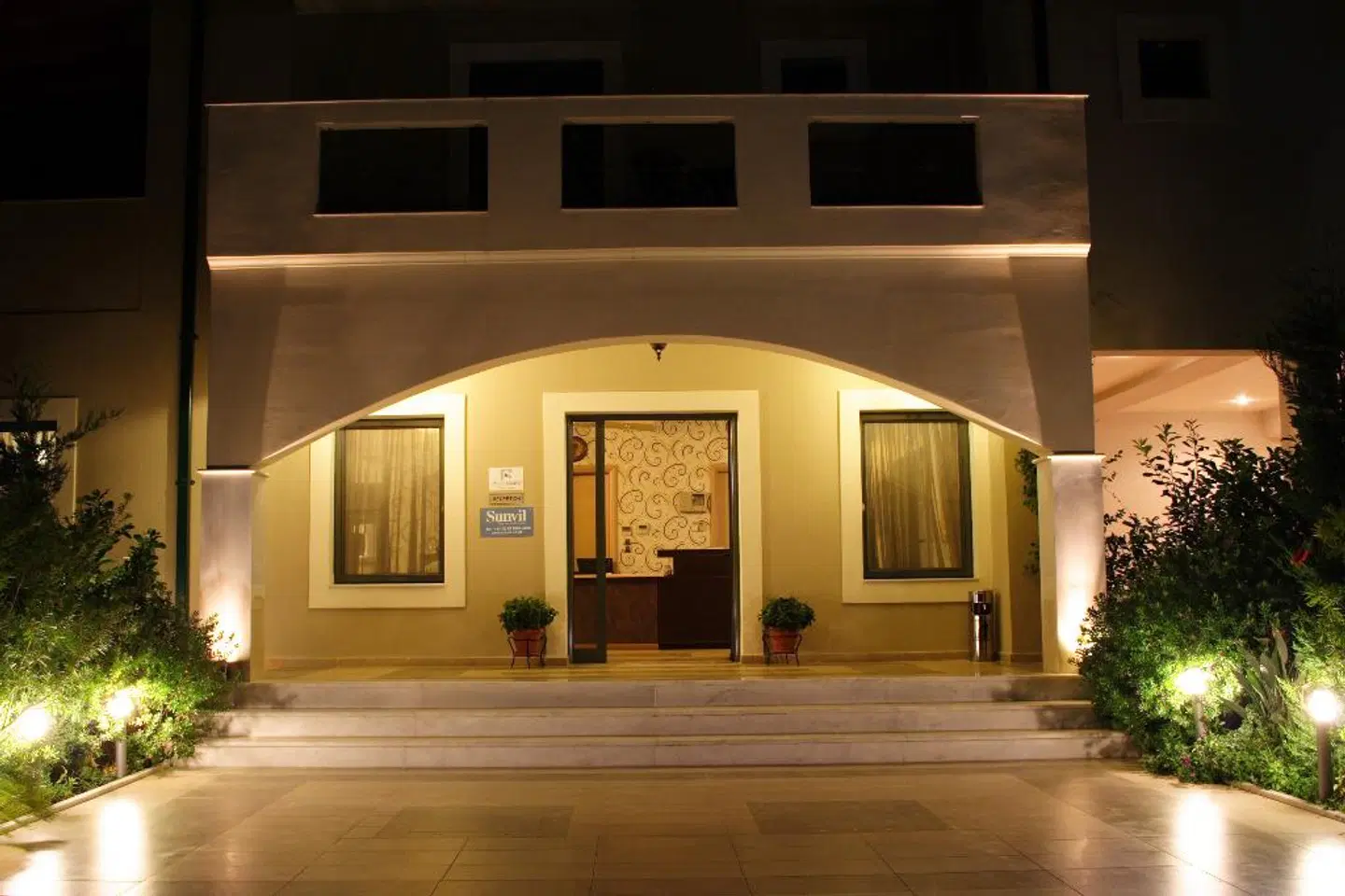 Eleana Hotel EXTERIOR