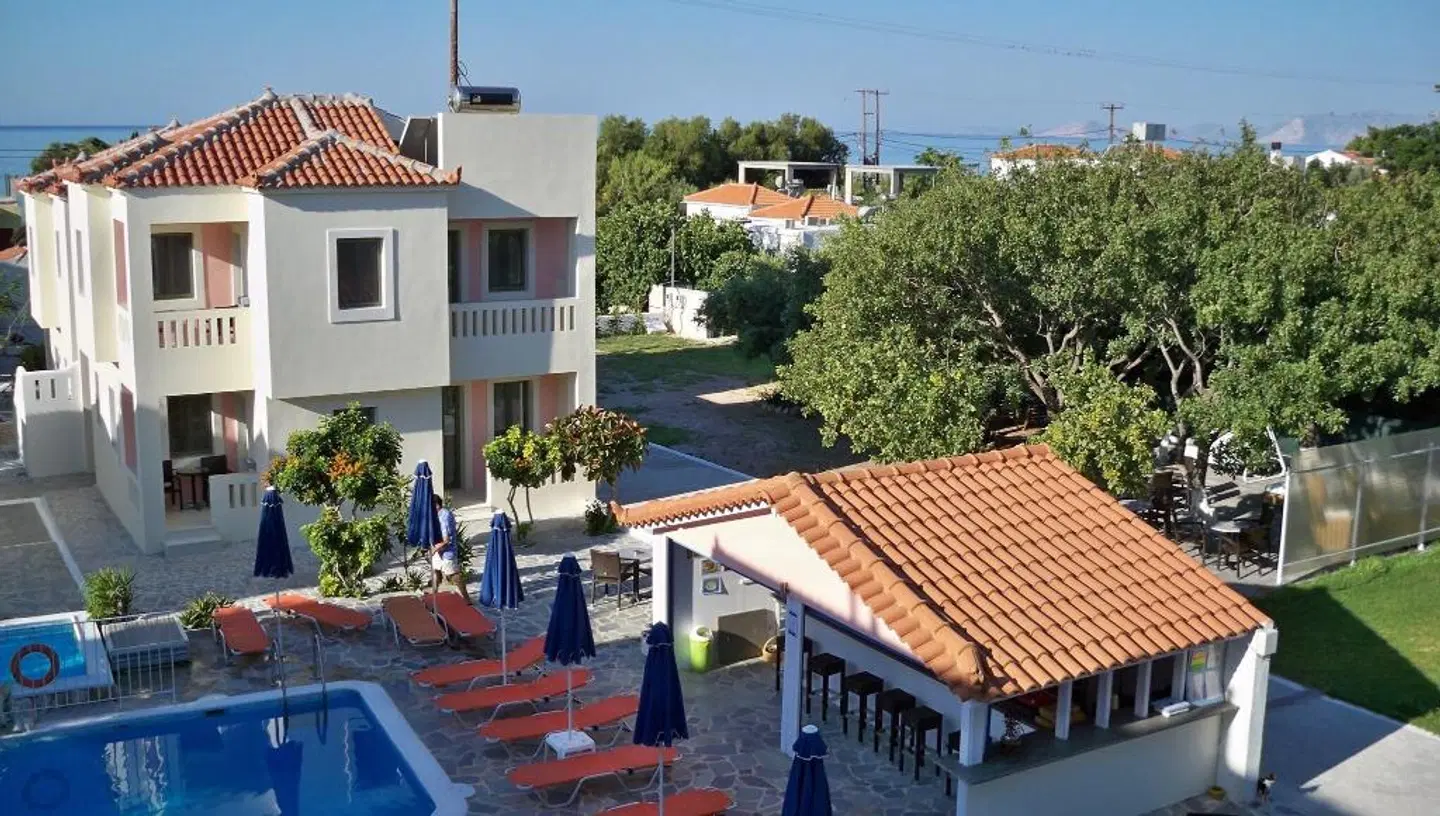 Aphrodite Hotel & Suites Terrasse