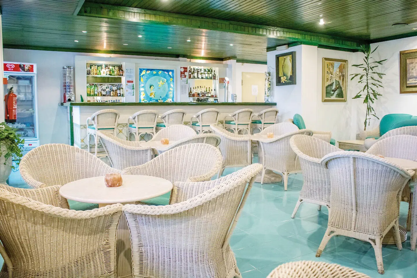 Aparthotel Calema Avenida Jardim Bar