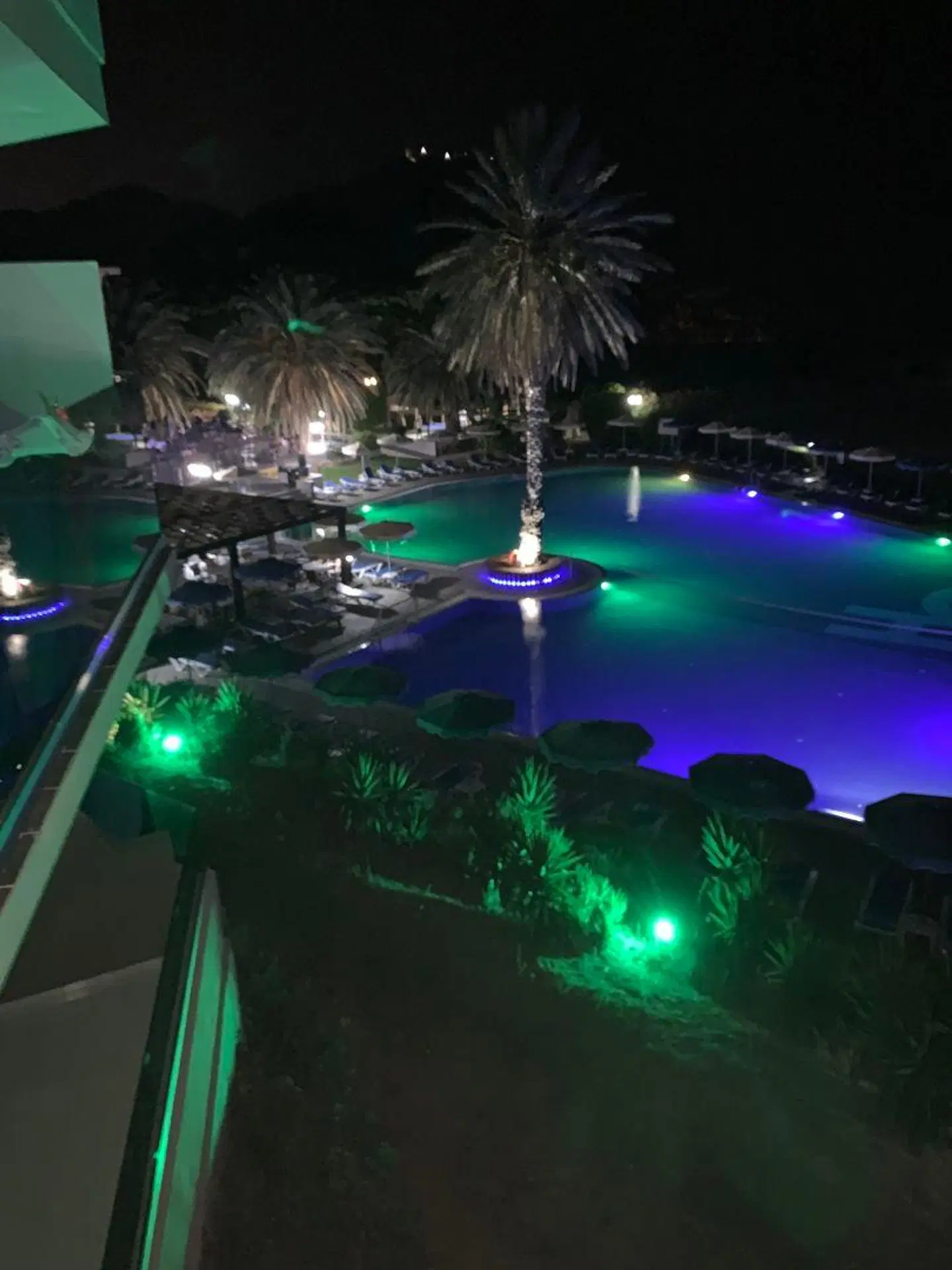 Cathrin OUTDOOR_POOL