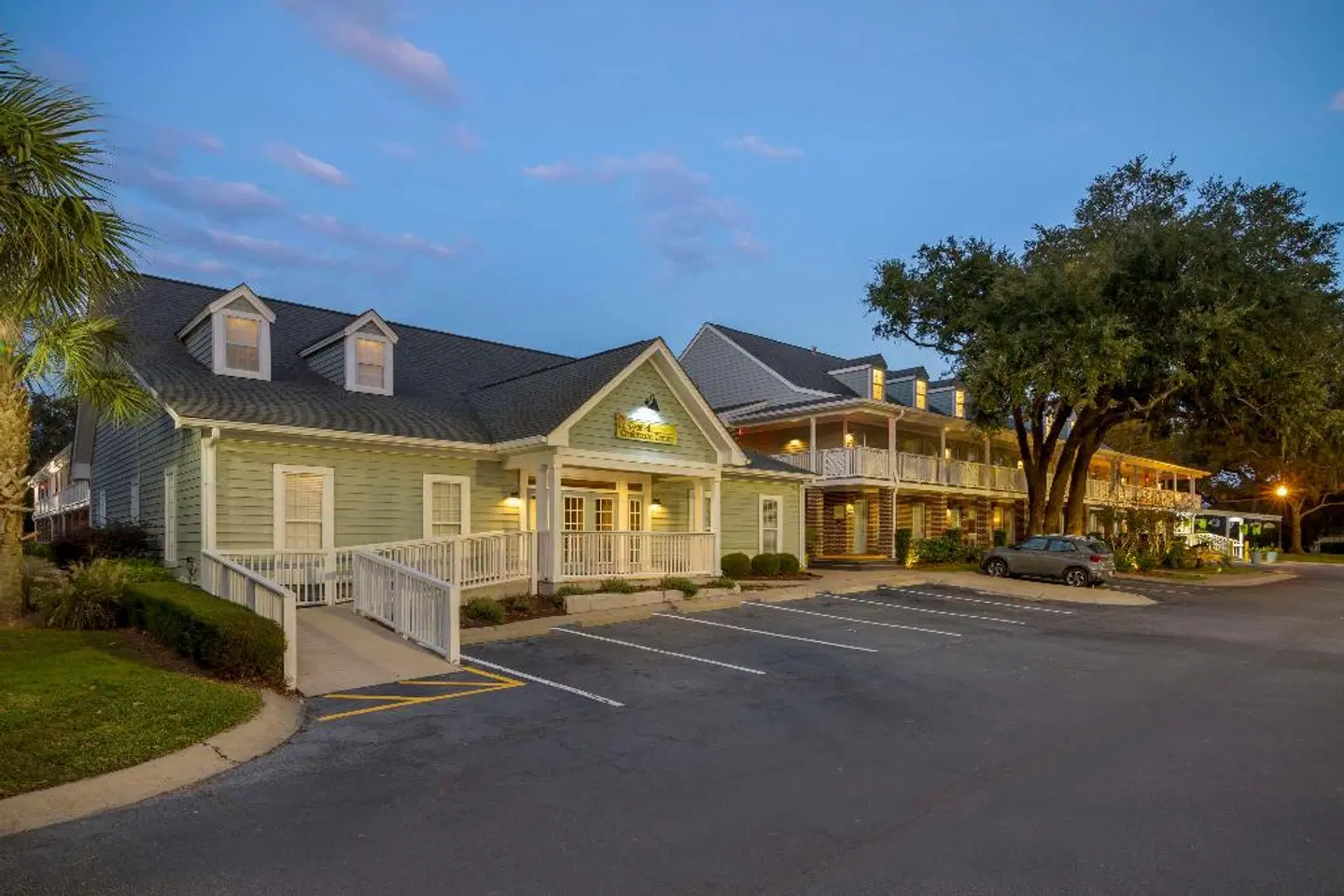 Best Western Plus St. Simons EXTERIOR