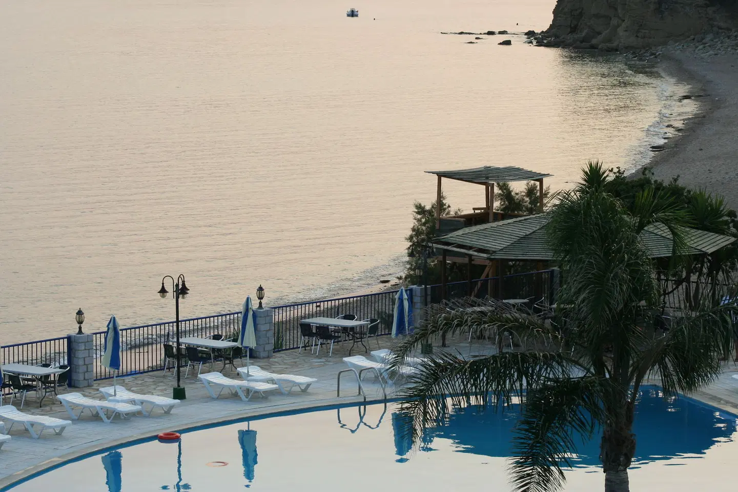 Hotel Golden Sun OUTDOOR_POOL