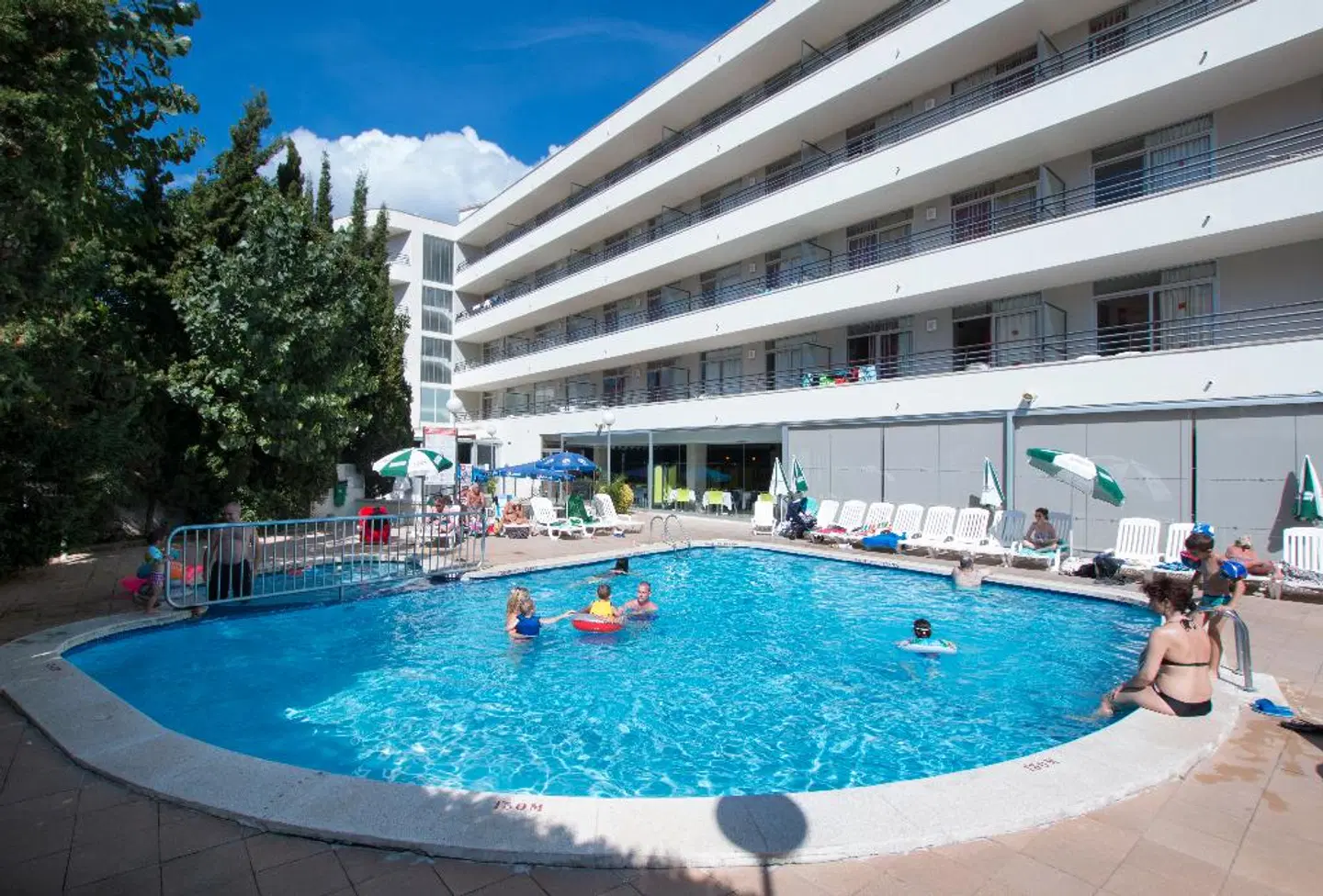 Medplaya Aparthotel Esmeraldas OUTDOOR_POOL