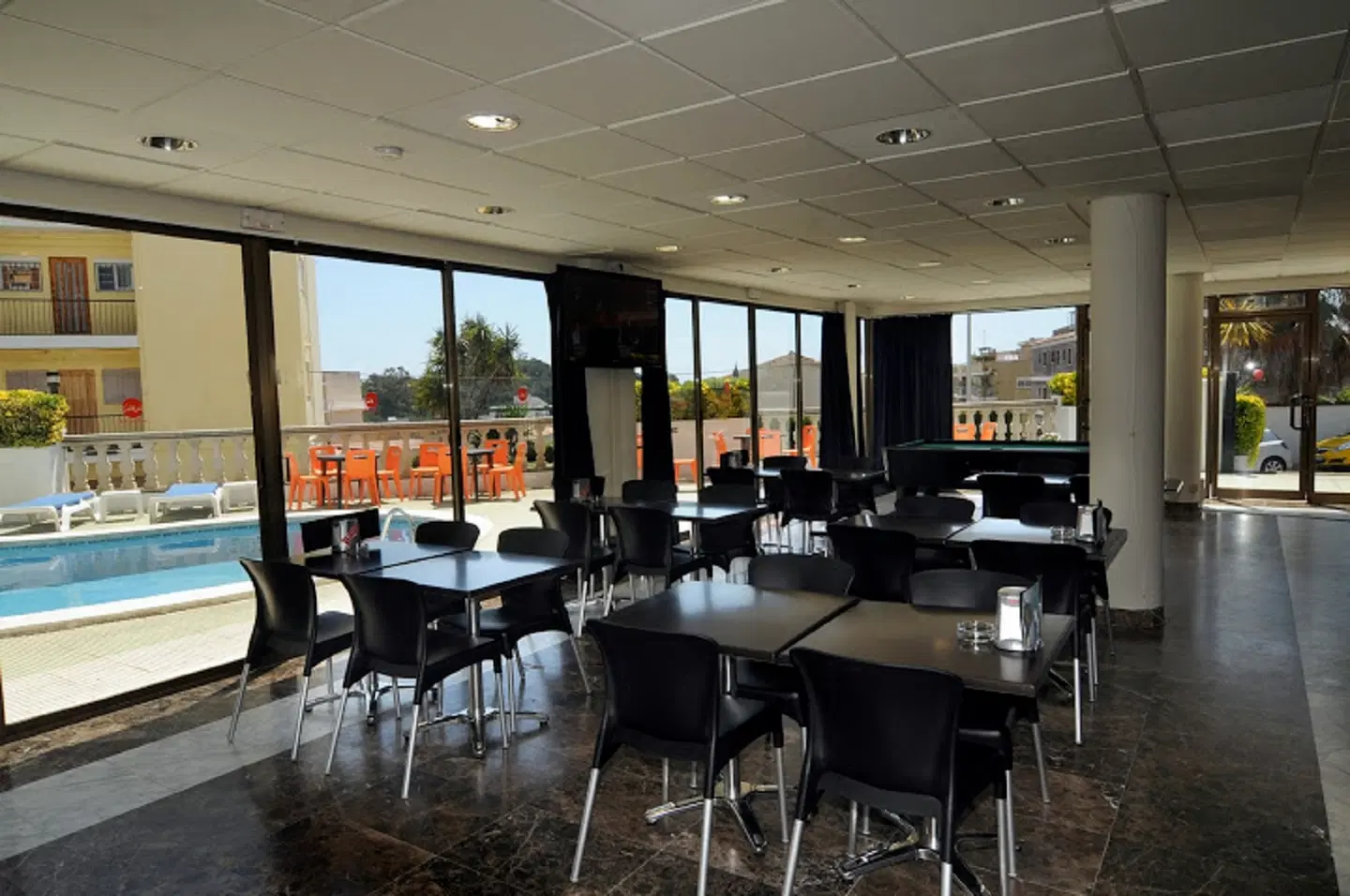 Apartamentos AR Melrose Place Bar