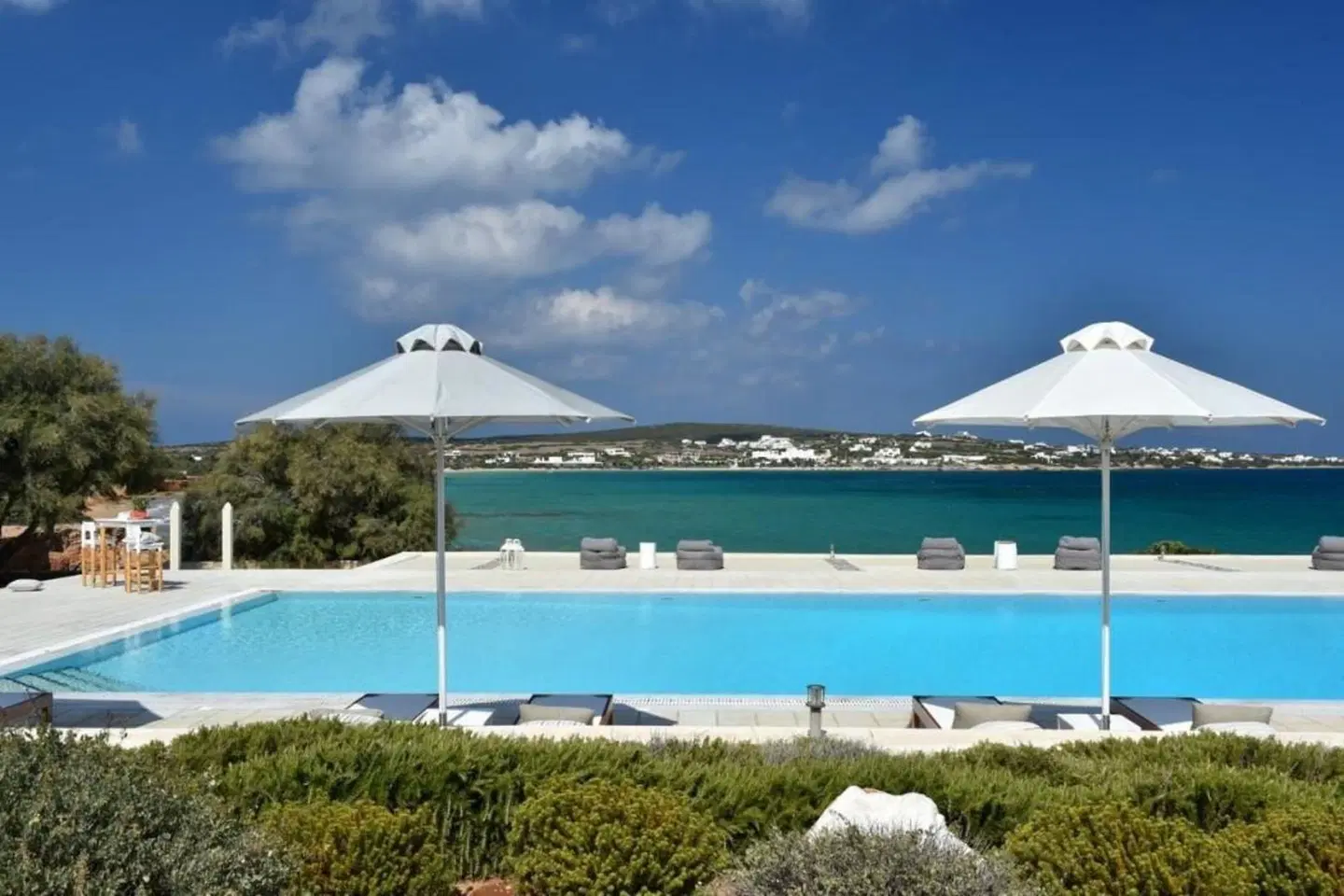 Ambassador Luxury Villas OUTDOOR_POOL