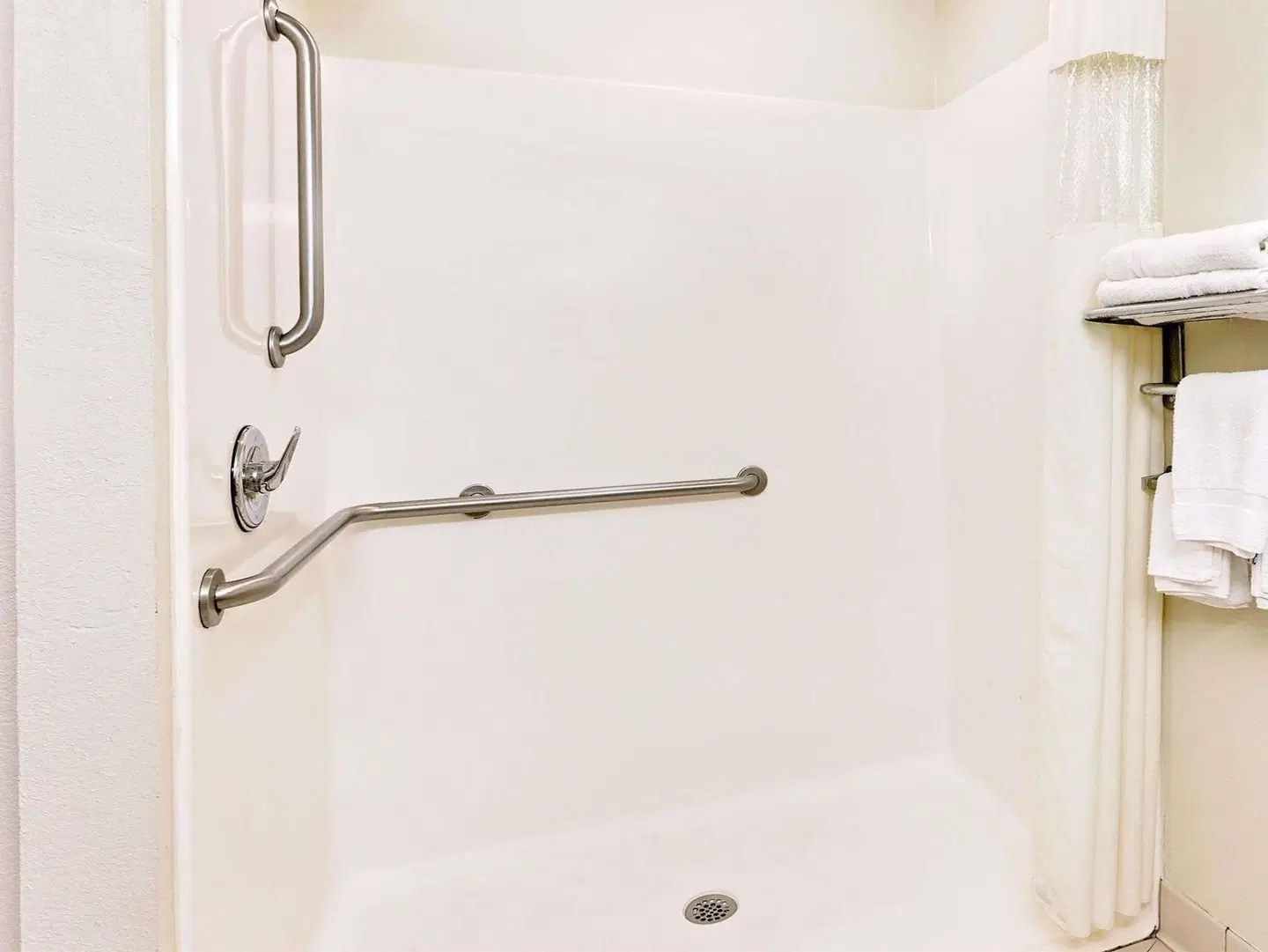 Microtel Inn & Suites by Wyndham Augusta Riverwatch Badezimmer