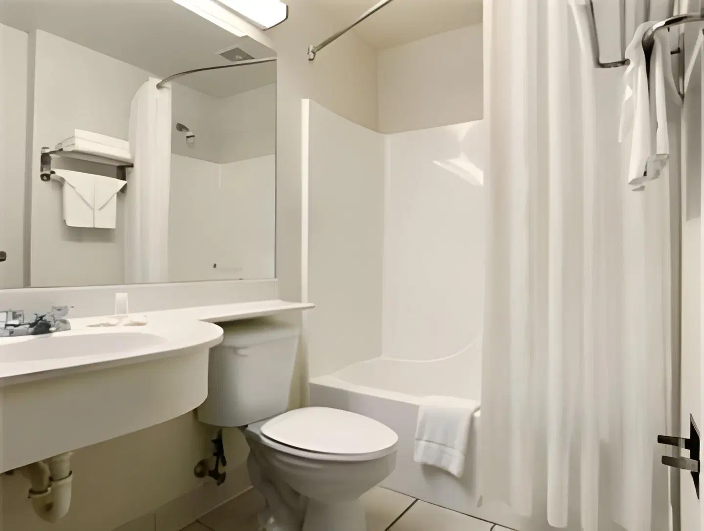 Microtel Inn & Suites by Wyndham Augusta Riverwatch Badezimmer