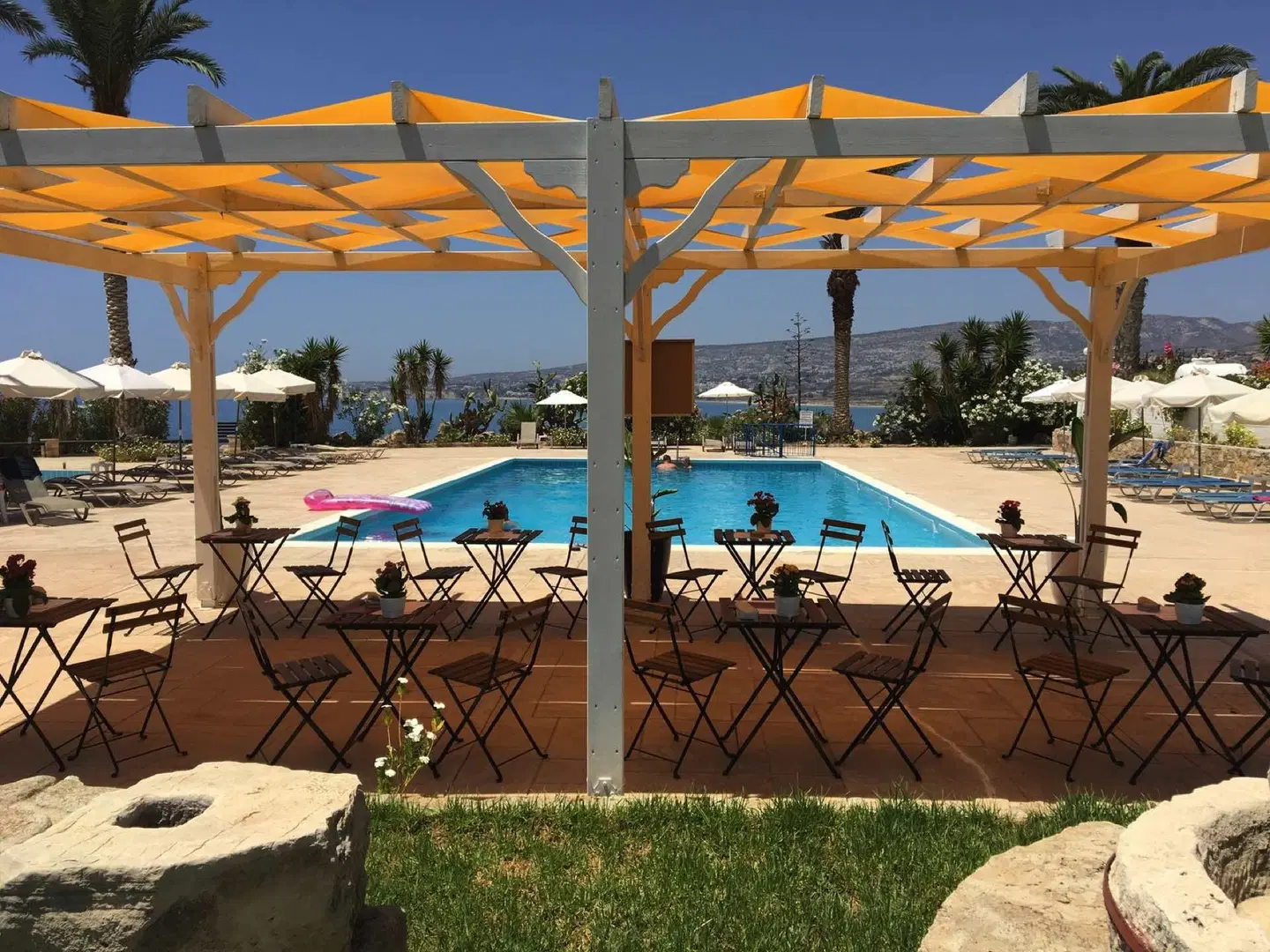 Vrachia Beach Resort Terrasse