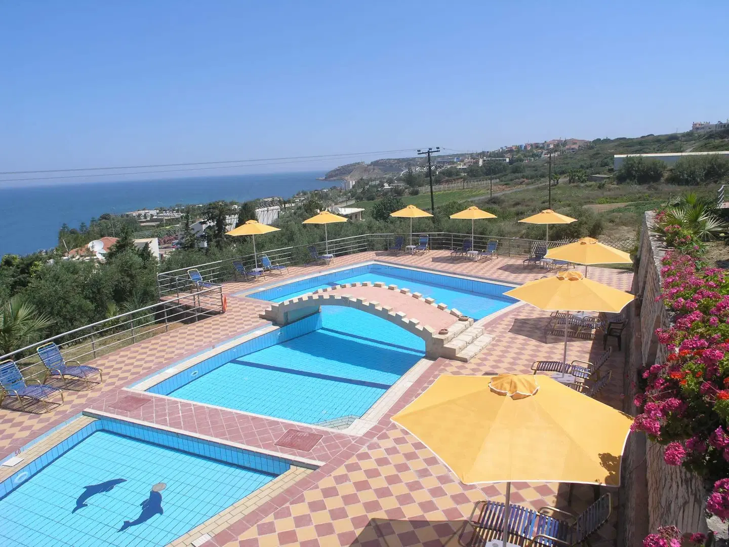 Oasis Hotel OUTDOOR_POOL