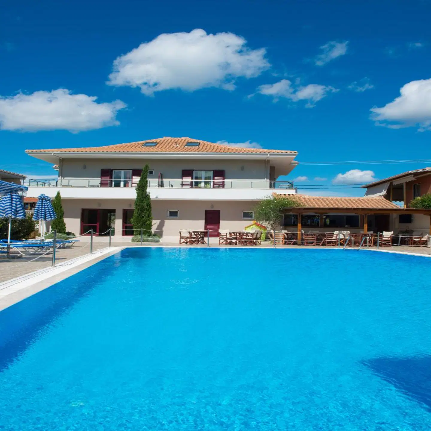 Christina Studios OUTDOOR_POOL