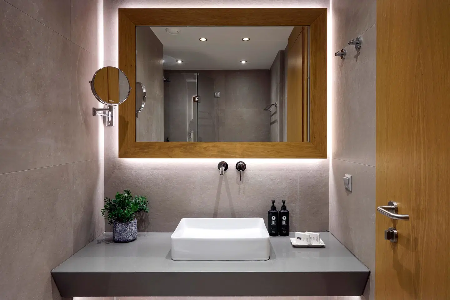 Zeus Thessaloniki Lazart Badezimmer