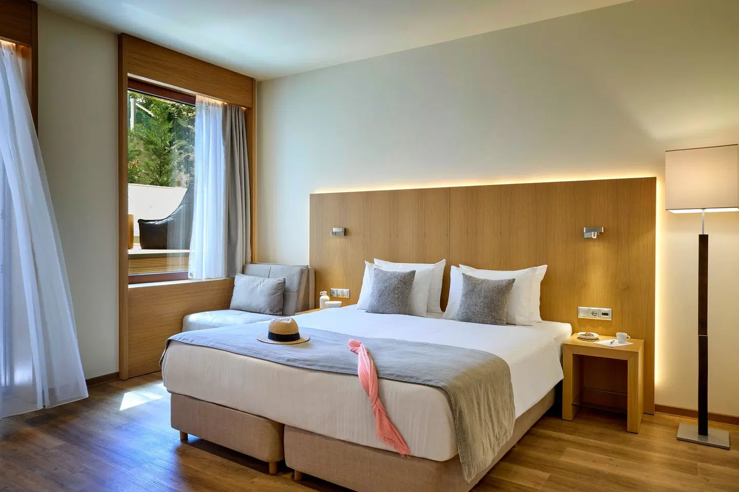 Zeus Thessaloniki Lazart ROOM_EXAMPLE