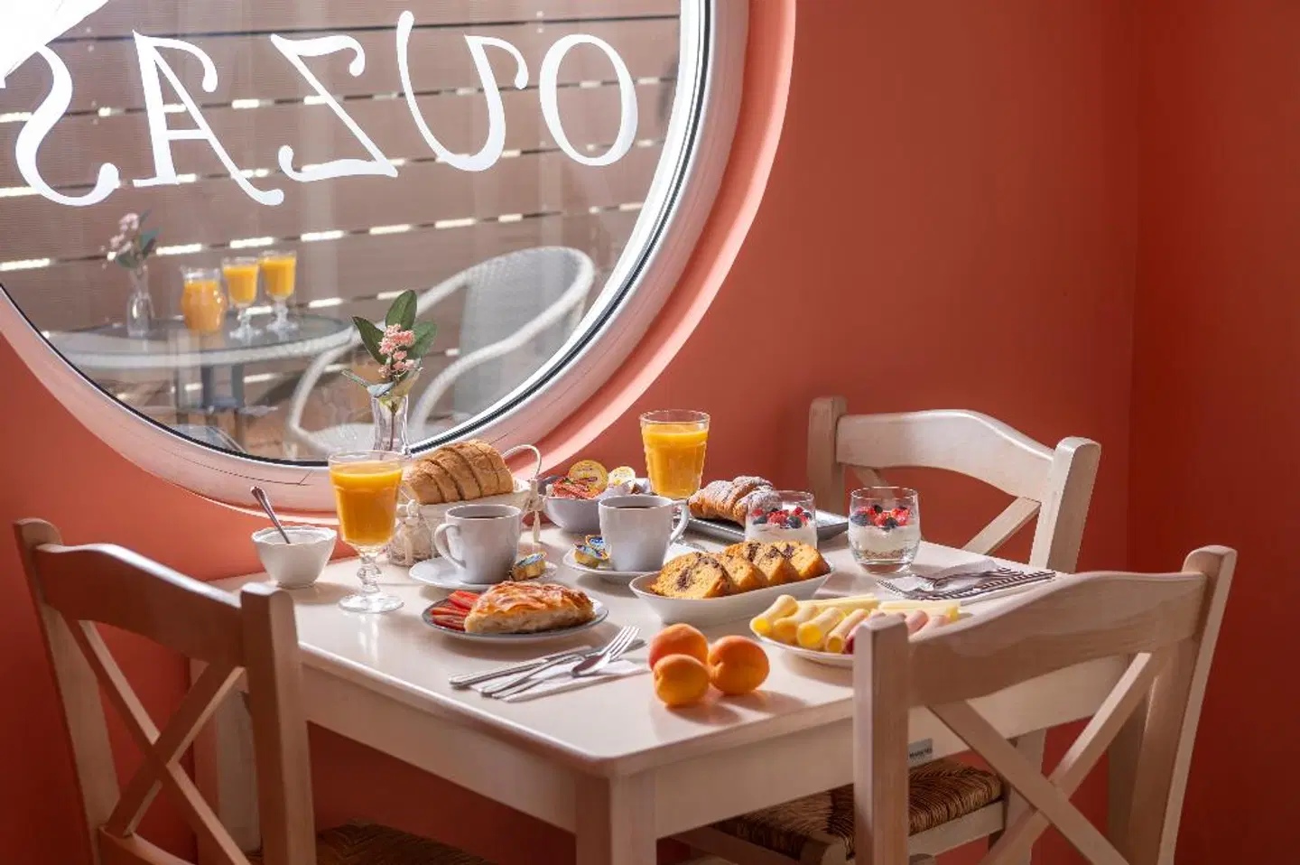 Ouzas Luxury Hotel Restaurant