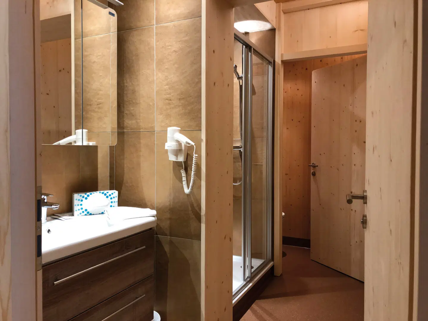 Tia Smart Natur Badezimmer