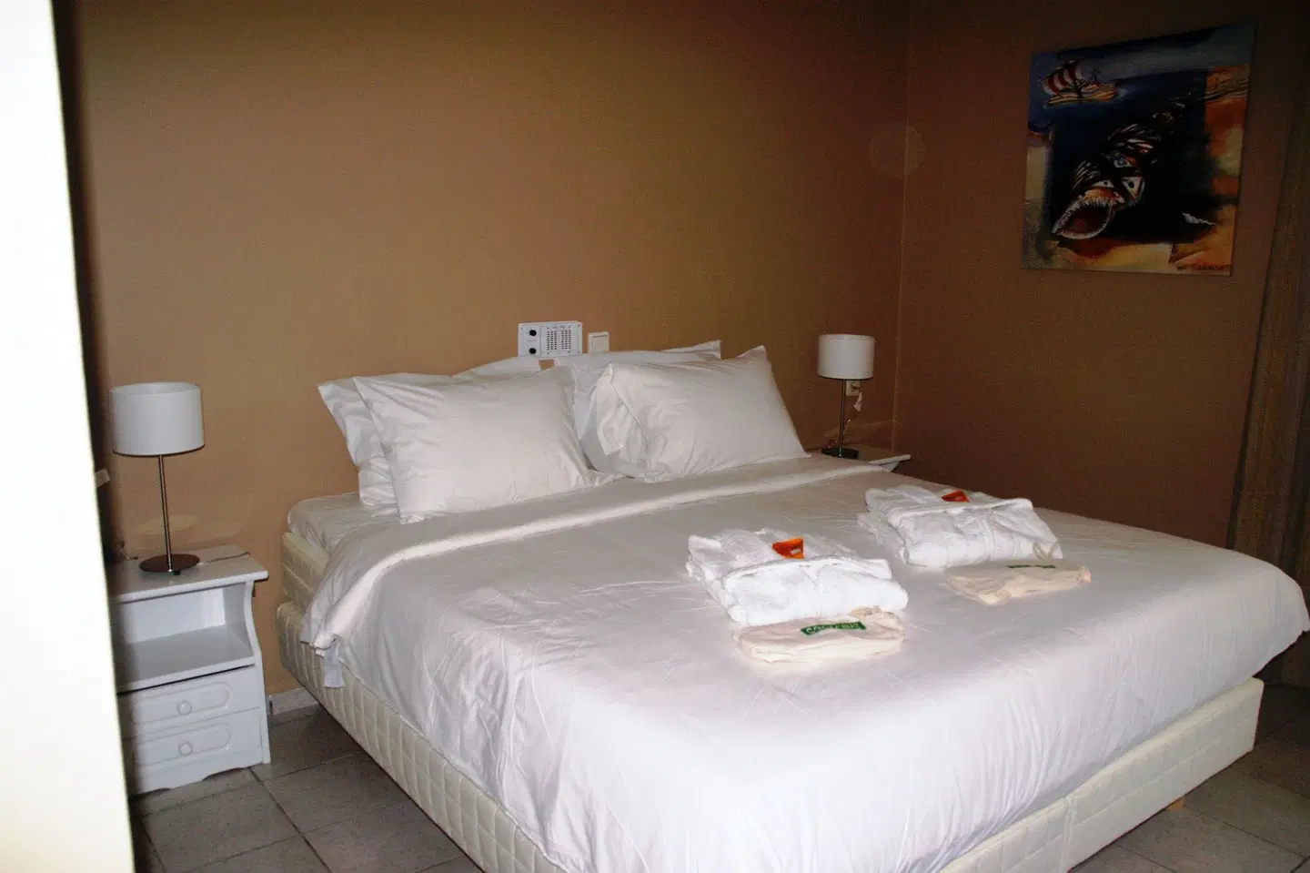 Valley Village ROOM_EXAMPLE