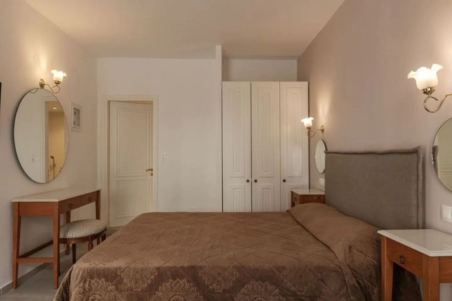 Nami Hotel & Suites ROOM_EXAMPLE