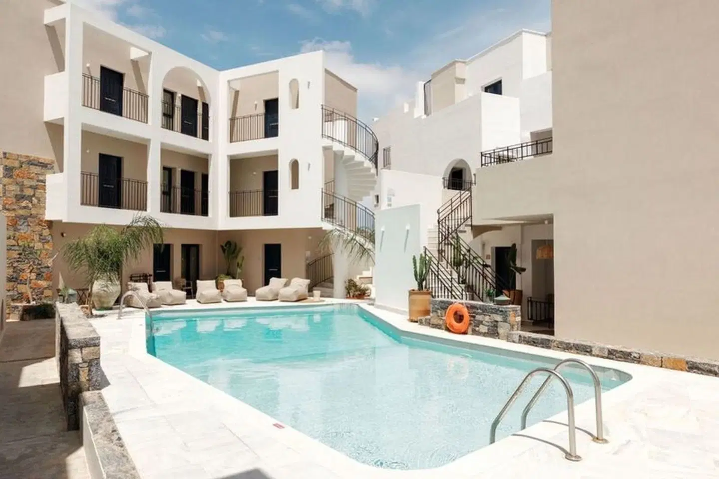 Nami Hotel & Suites OUTDOOR_POOL