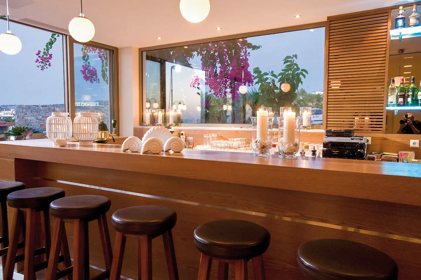 Maritimo Beach Hotel Bar