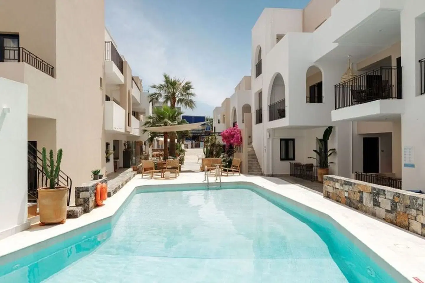 Nami Hotel & Suites OUTDOOR_POOL