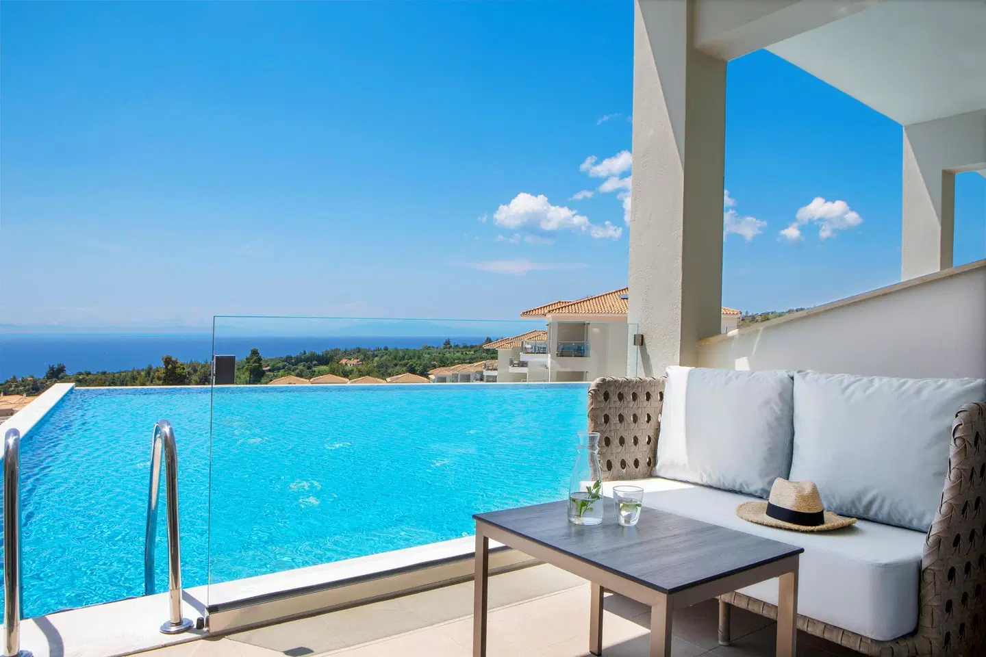 Zeus Eleva Ajul ROOM_EXAMPLE