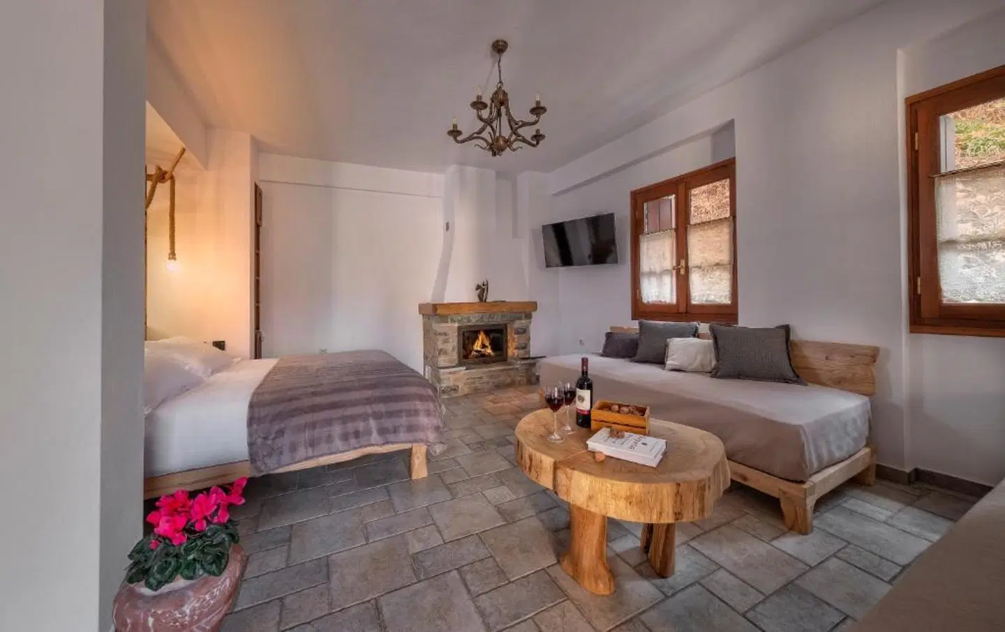 Palios Stathmos ROOM_EXAMPLE