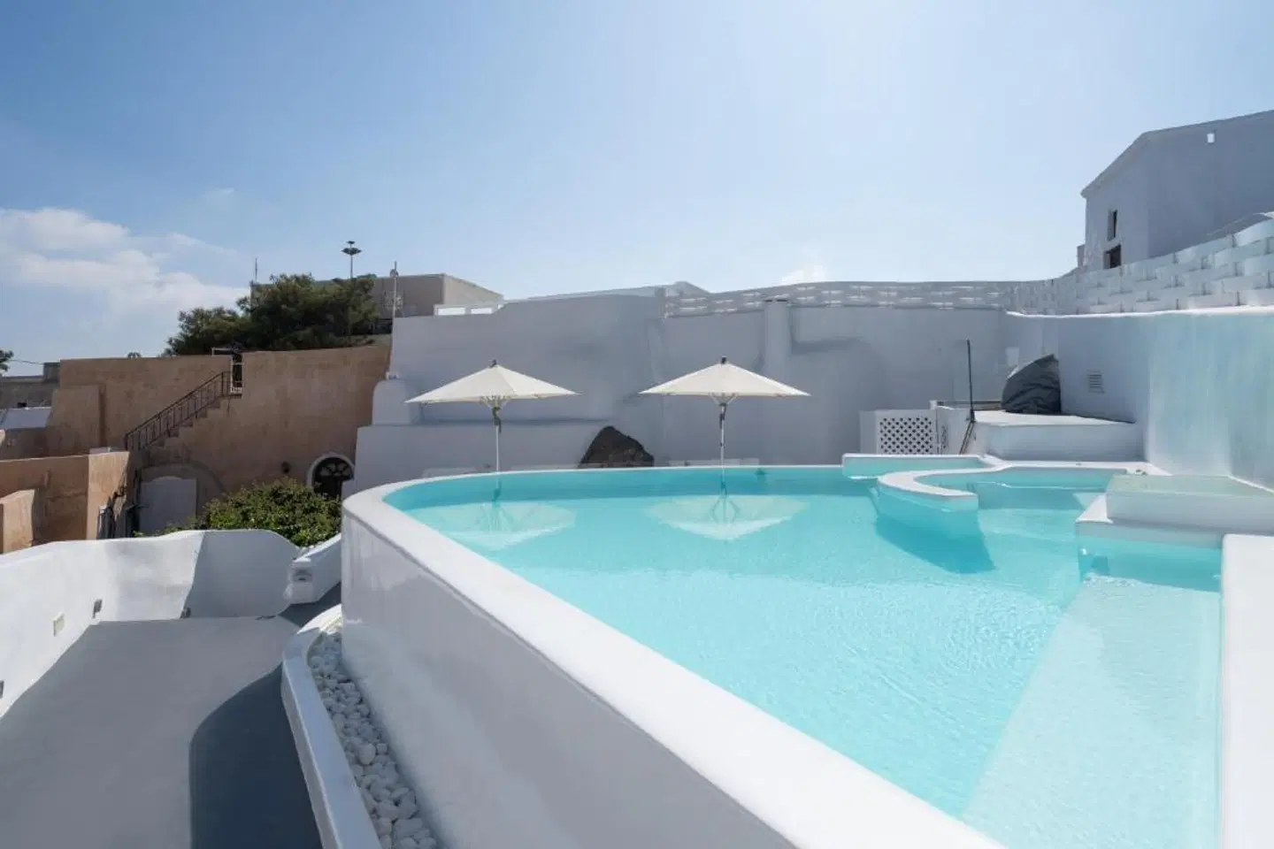 White Concept Caves OUTDOOR_POOL