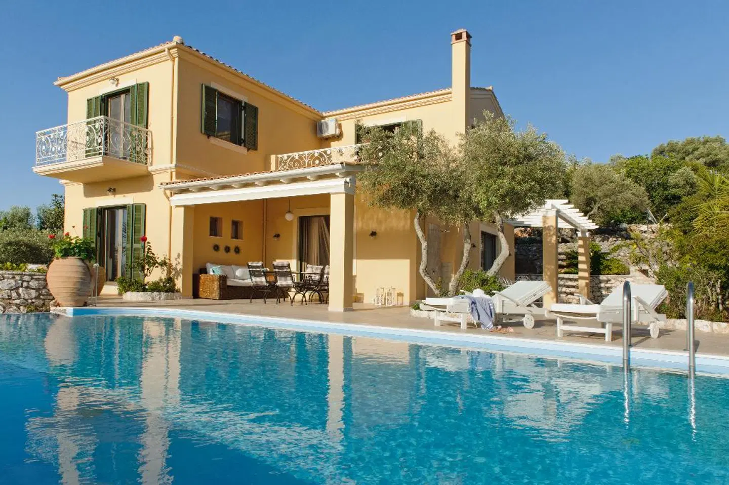 Artblue Villas OUTDOOR_POOL