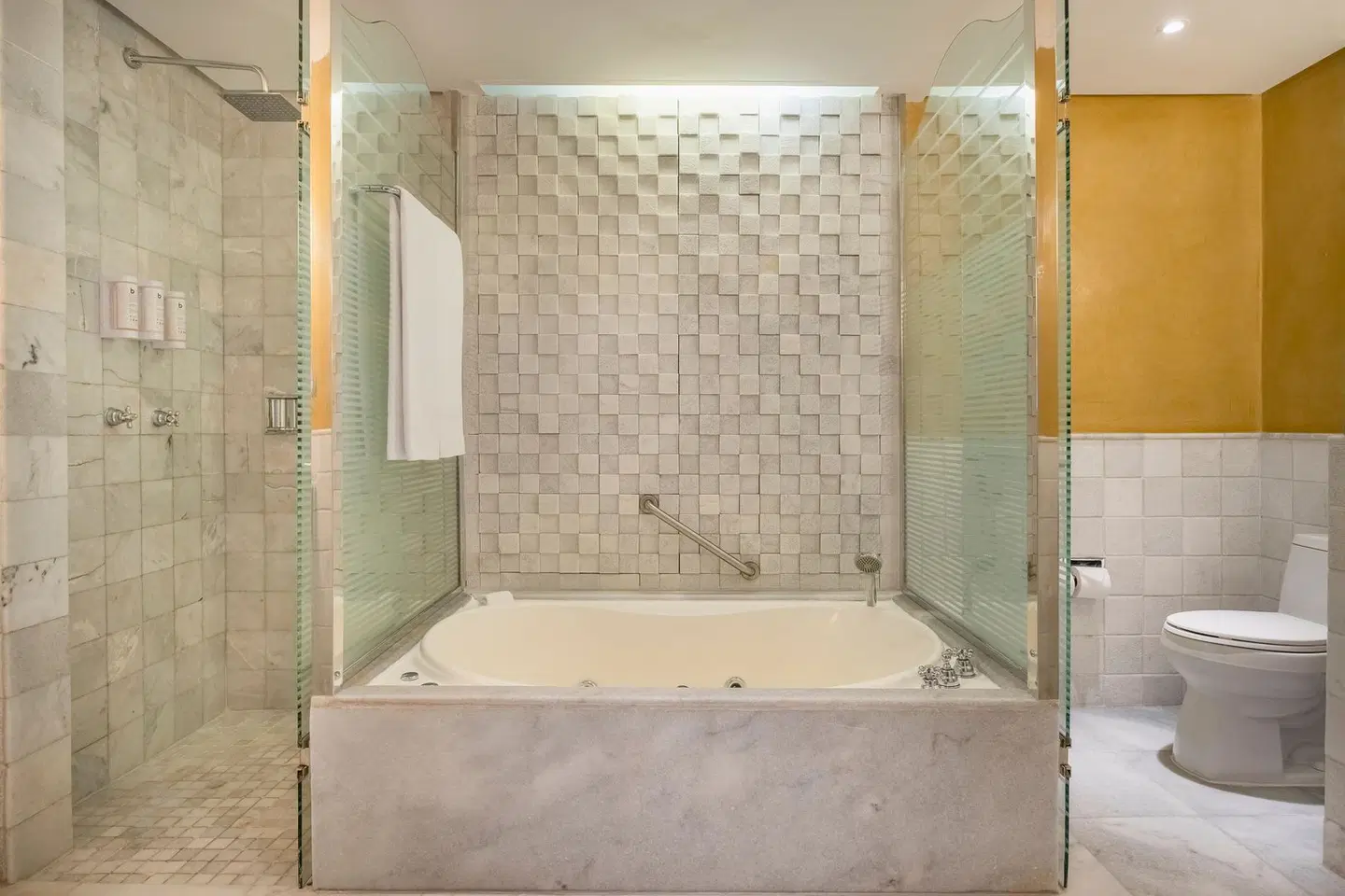 JOIA Paraíso by Iberostar Badezimmer