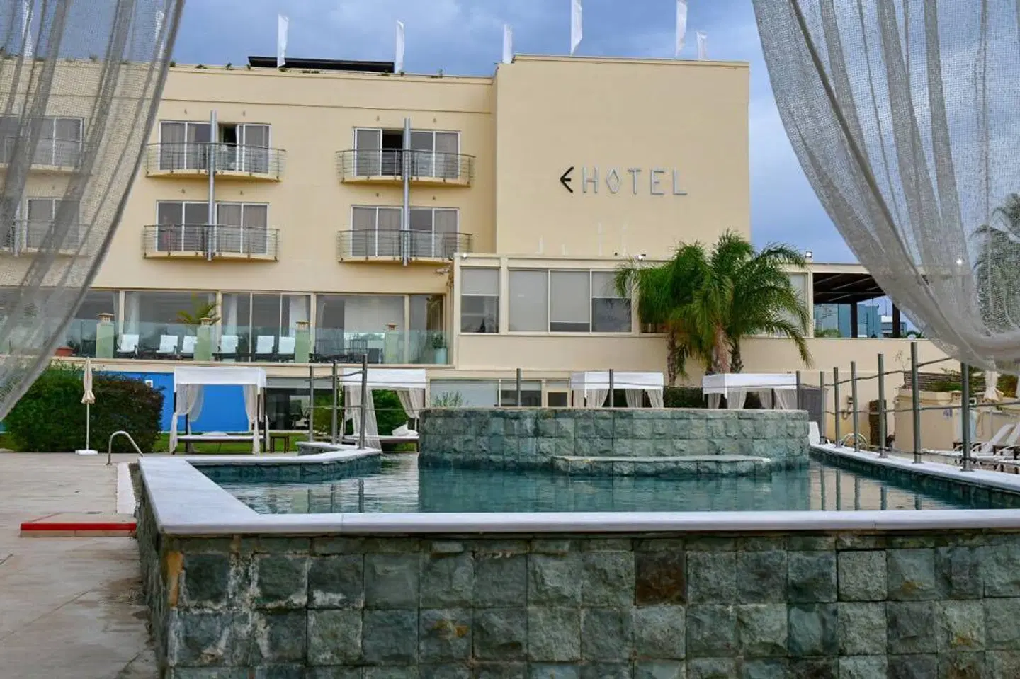 E-Hotel Spa & Resort EXTERIOR