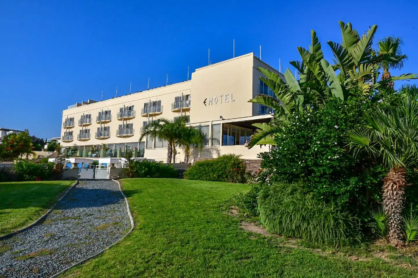 E-Hotel Spa & Resort EXTERIOR