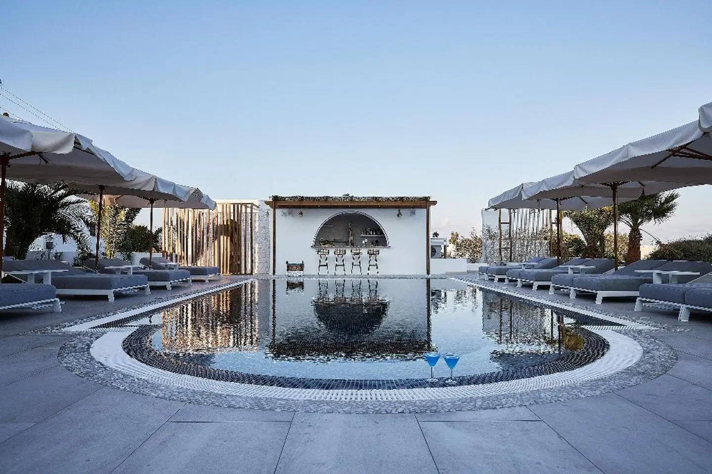 Petri Suites OUTDOOR_POOL