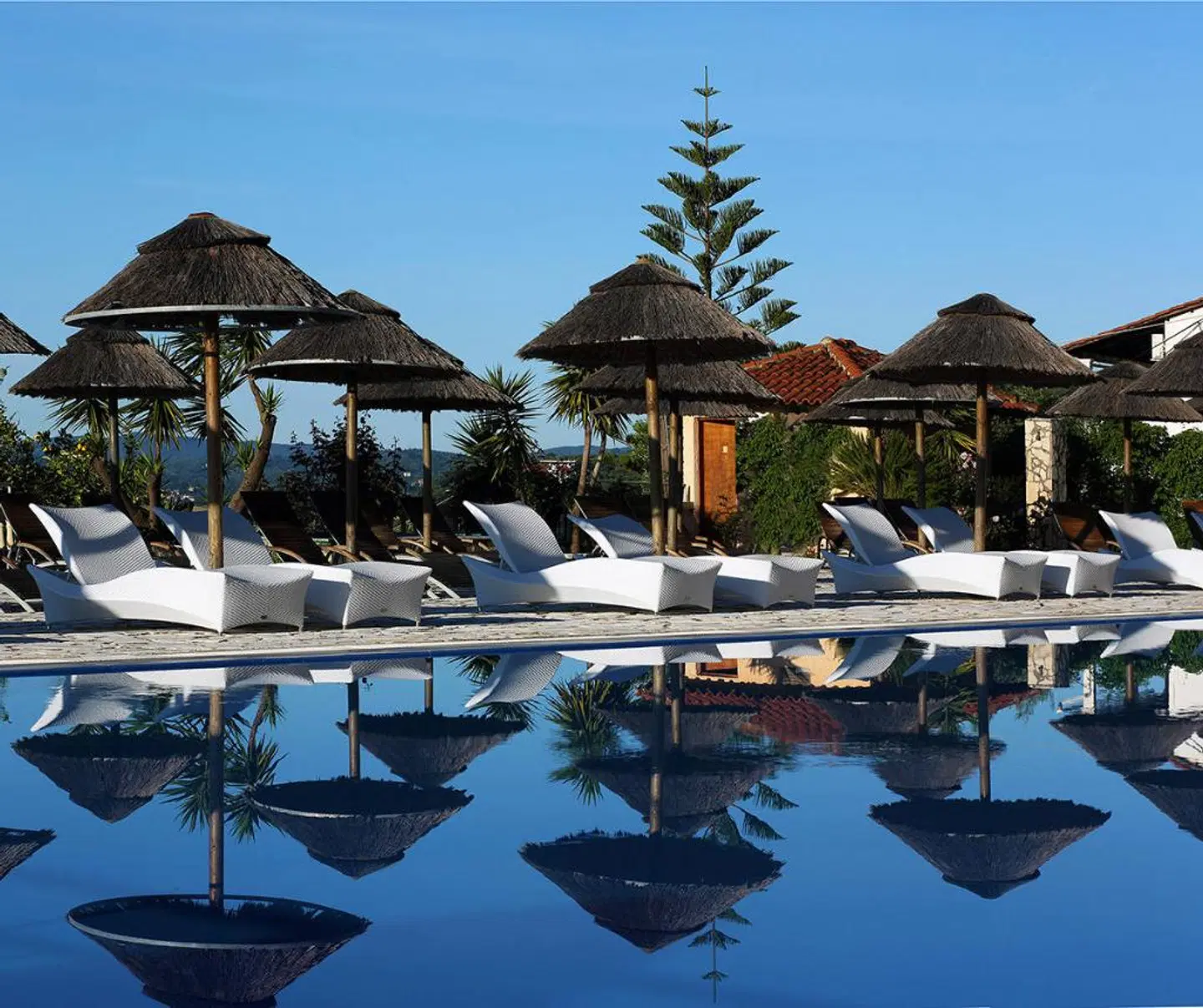 Pantokrator Hotel OUTDOOR_POOL