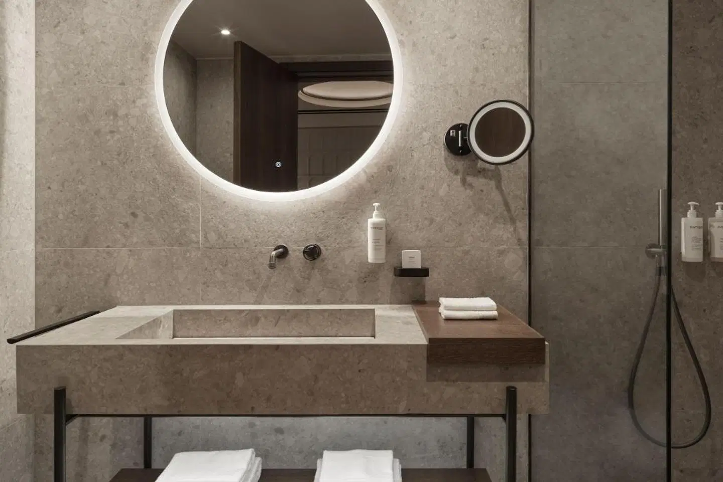 MonAsty, Thessaloniki, Autograph Collection Badezimmer