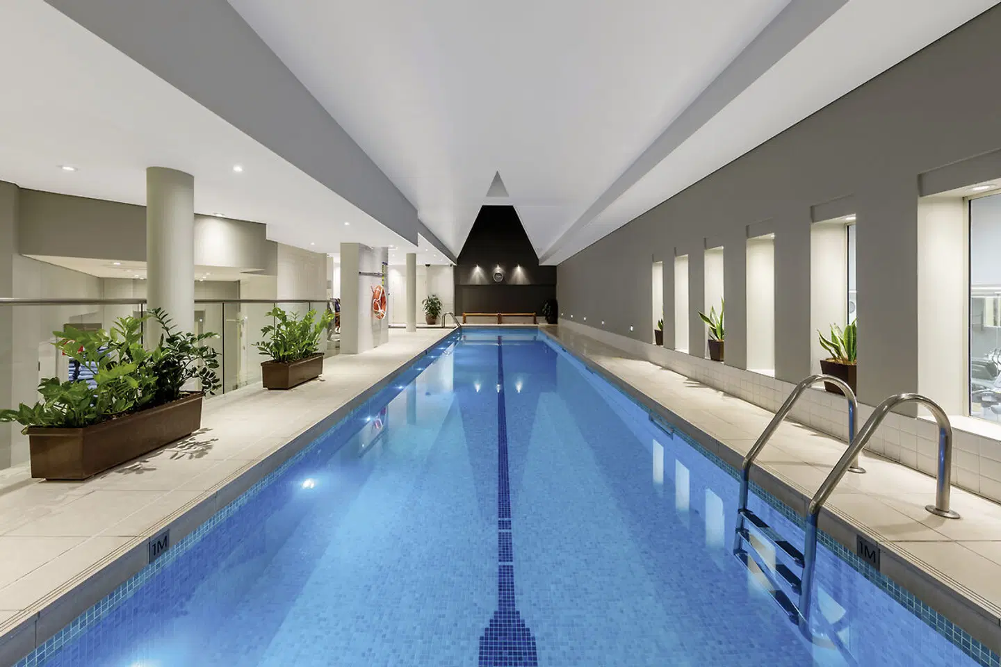 Paradox Sydney Hallenbad