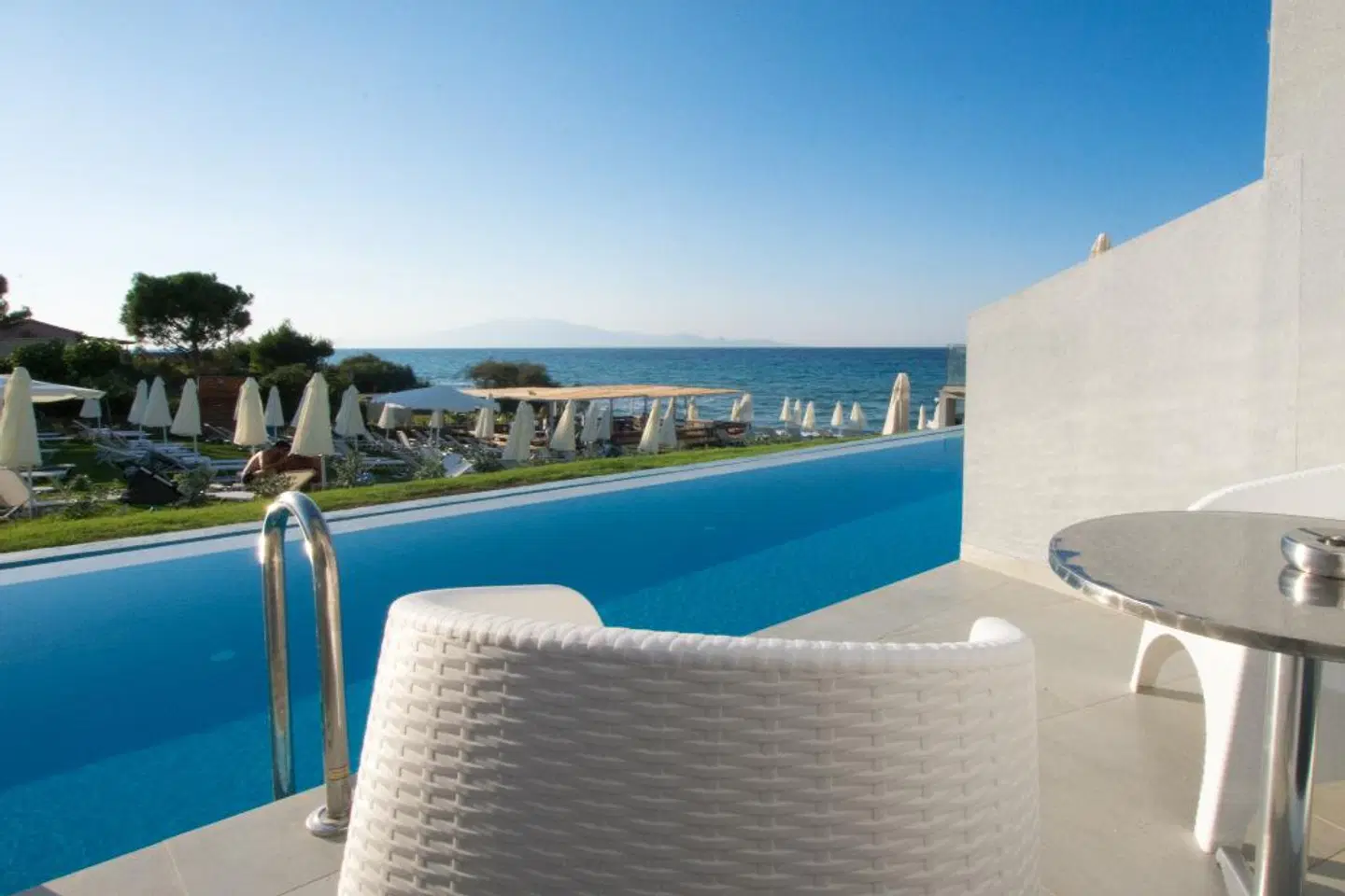 Golden Coast Resort OUTDOOR_POOL