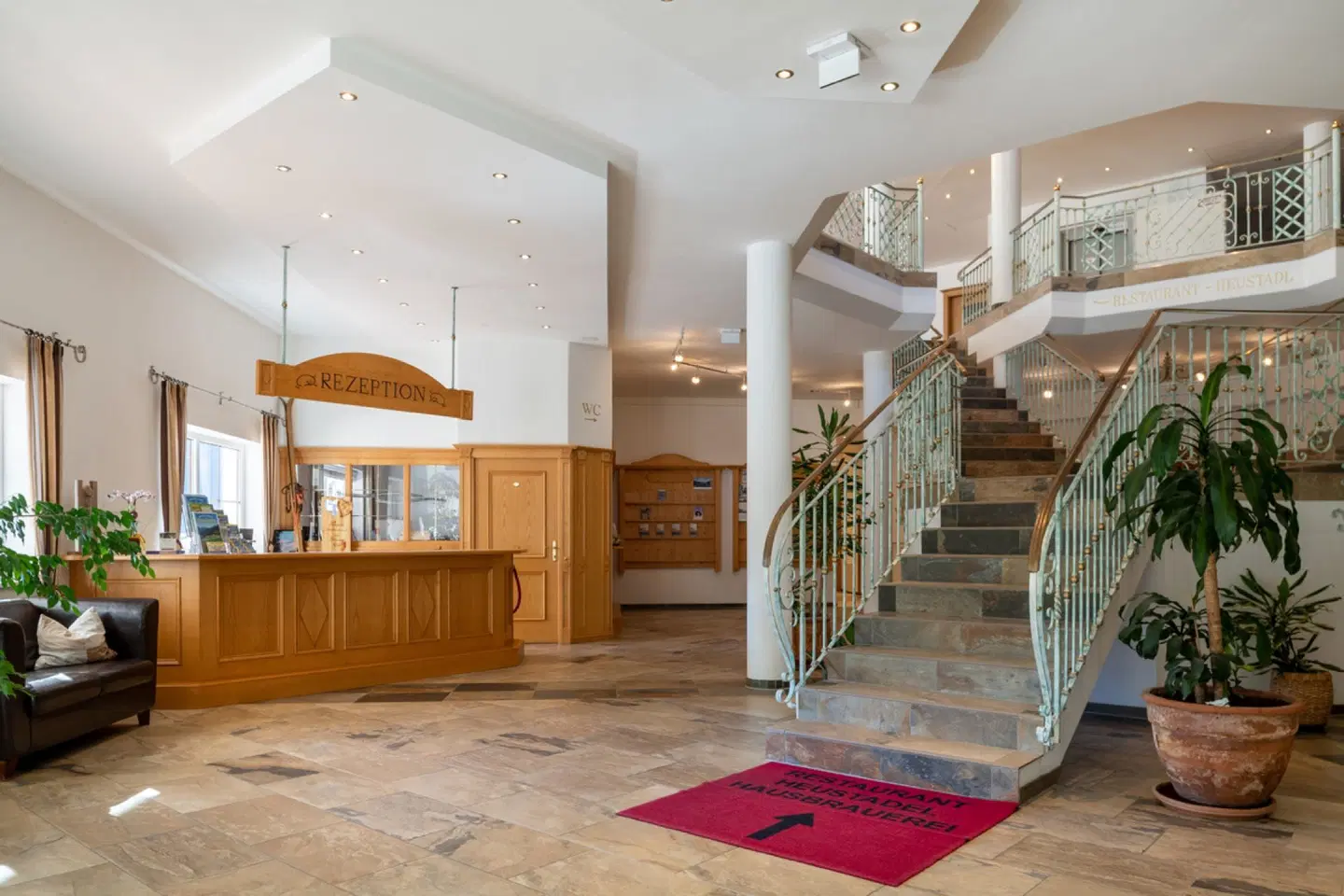 Thaneller LOUNGE_LOBBY