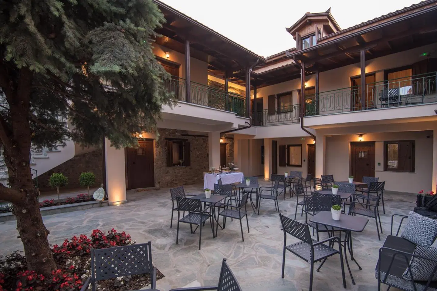 Mythic Valley Terrasse